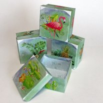 Коробка КВАДРАТ "Фламинго" 9,5*9,5*5,5  12 шт./уп  216 т.м.