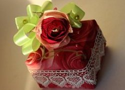 Праздничная упаковка для подарков на 8 марта